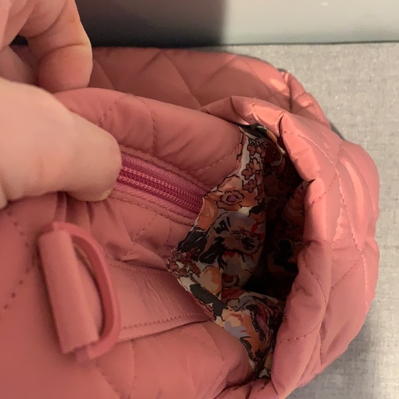 NWT vera bradley grand traveler strawberry ice - Picture 3 of 11